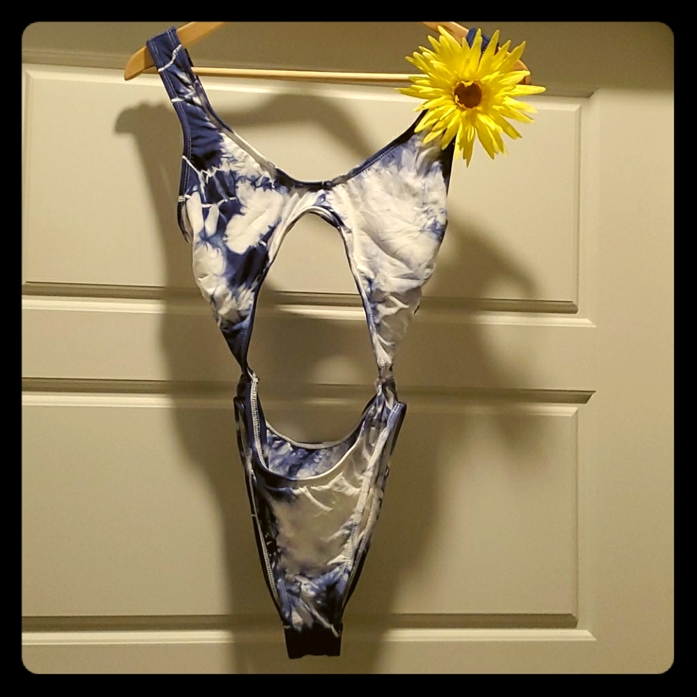 Tie-dye Cut out Swimsuit - Picture 1 of 4